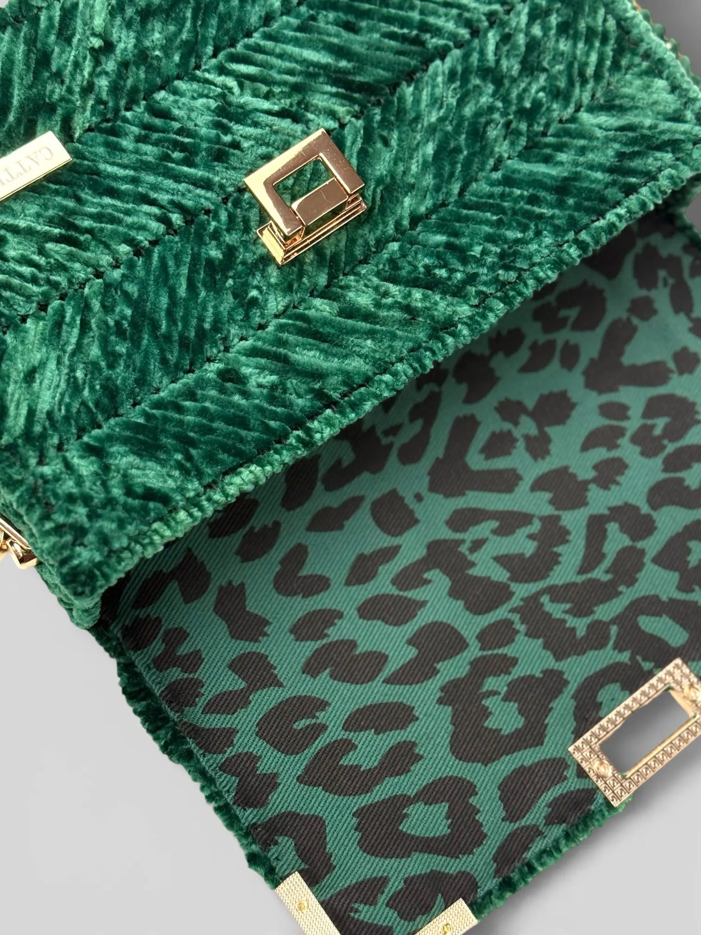 Amara Winter Emerald is a luxury handmade designer bag in emerald color.
Handwoven chevron texture detail on Amara Winter Emerald.