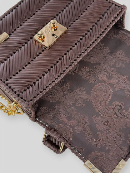 Amara Dark Brown is a luxury handmade designer bag by CATTLEYA.Y, distinguished by its rich chocolate tone and signature chevron texture. Timeless, structured and refined, it embodies quiet confidence and modern elegance.
Paisley lining inside Amara Dark Brown designer handbag