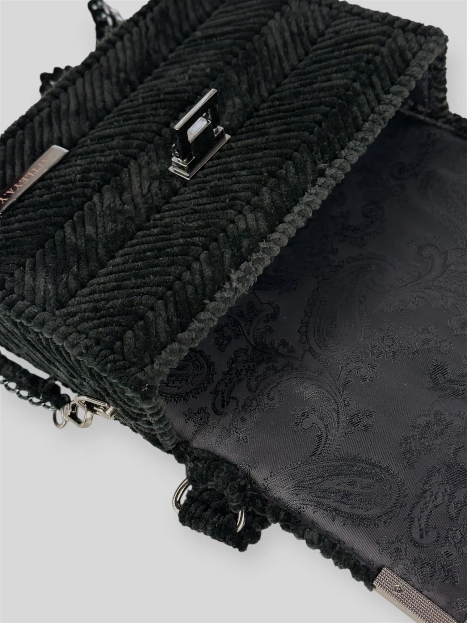 Amara Winter Black is a luxury handmade designer bag by CATTLEYA.Y, defined by its deep black tone and signature chevron texture. A timeless piece that embodies confident minimalism and refined sophistication.
Paisley lining inside Amara Winter Black designer handbag
