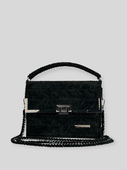 Amara Winter Black is a luxury handmade designer bag by CATTLEYA.Y, defined by its deep black tone and signature chevron texture. A timeless piece that embodies confident minimalism and refined sophistication.
Amara Winter Black luxury chevron designer handbag CATTLEYA.Y