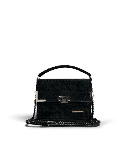 Amara Winter | CATTLEYA.Y