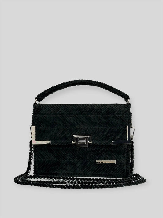 Amara Winter Black is a luxury handmade designer bag by CATTLEYA.Y, defined by its deep black tone and signature chevron texture. A timeless piece that embodies confident minimalism and refined sophistication.
Amara Winter Black luxury chevron designer handbag CATTLEYA.Y