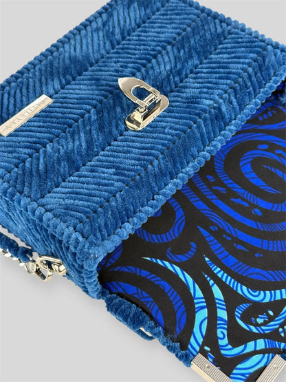 Amara Winter Blue is a luxury handmade designer bag by CATTLEYA.Y, defined by its deep blue tone and refined chevron texture. The structured silhouette creates a polished presence suitable for both elevated everyday wear and evening styling.
Patterned interior lining inside Amara Winter Blue handbag