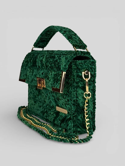 Amara Winter Emerald is a luxury handmade designer bag in green emerald color by CATTLEYA.Y.
Luxury handmade emerald green handbag with gold hardware – CATTLEYA.Y