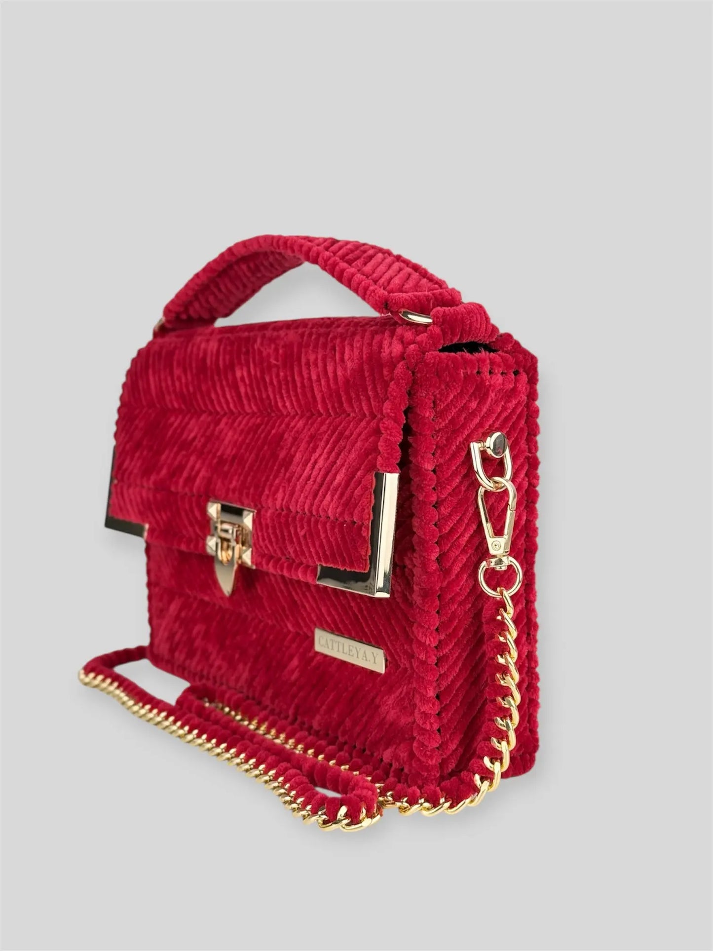 Amara Winter Blue is a luxury handmade designer bag by CATTLEYA.Y, defined by its deep blue tone and refined chevron texture. The structured silhouette creates a polished presence suitable for both elevated everyday wear and evening styling.
Amara Winter Red structured red handbag with gold hardware.