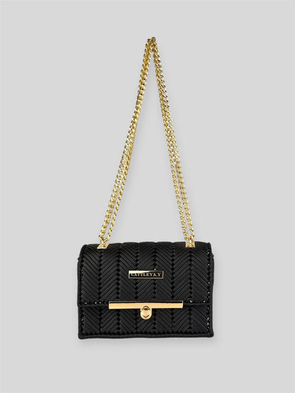 Brilliant Black is a luxury handmade mini designer bag by CATTLEYA.Y, defined by its deep black tone and refined chevron texture. Elegant yet bold, the design expresses modern sophistication through clean geometric lines and carefully balanced proportions.
Brilliant Black mini designer bag worn crossbody