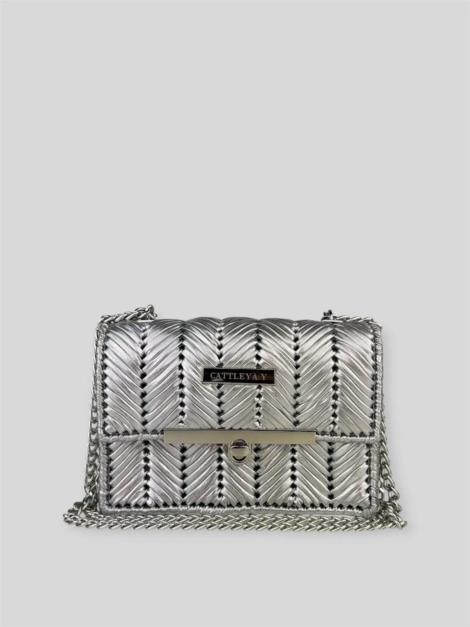 Brilliant Silver is a luxury handmade mini designer bag by CATTLEYA.Y, defined by its luminous metallic finish and refined chevron texture. The cool silver tone reflects light effortlessly, creating a striking yet sophisticated presence.
Brilliant Silver metallic chevron mini designer bag CATTLEYA.Y