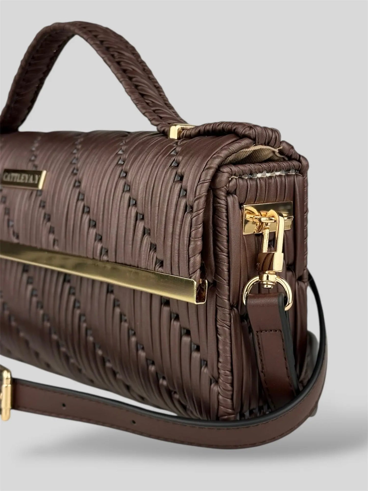 Cocoa is a luxury handmade designer bag by CATTLEYA.Y, designed for women who appreciate understated elegance. The rich brown tone and geometric woven texture create a refined yet contemporary silhouette.Cocoa structured brown designer bag profile view