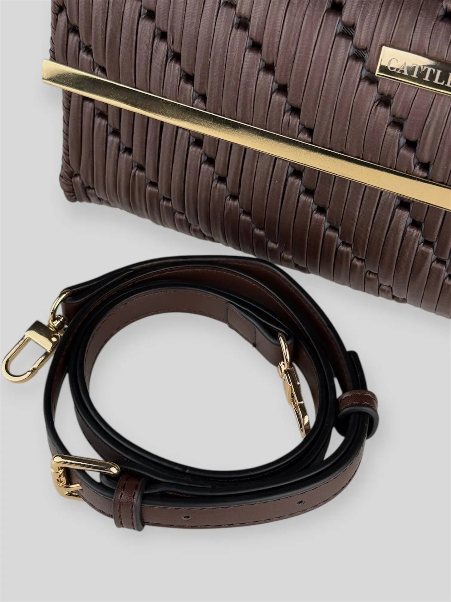 Cocoa is a luxury handmade structured designer bag by CATTLEYA.Y, designed for women who appreciate understated elegance. The rich brown tone and geometric woven texture create a refined yet contemporary silhouette.
Gold-tone hardware detail on Cocoa designer bag
Adjustable strap detail Cocoa brown luxury bag