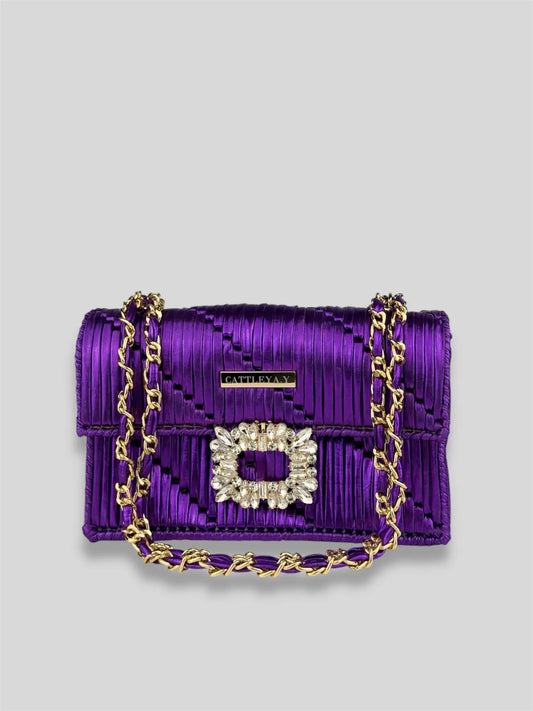 Destiny Amethyst is a luxury handmade designer bag by CATTLEYA.Y, inspired by the depth and brilliance of precious gemstones. The rich purple satin-finish yarn creates a luminous surface that captures light with regal intensity.