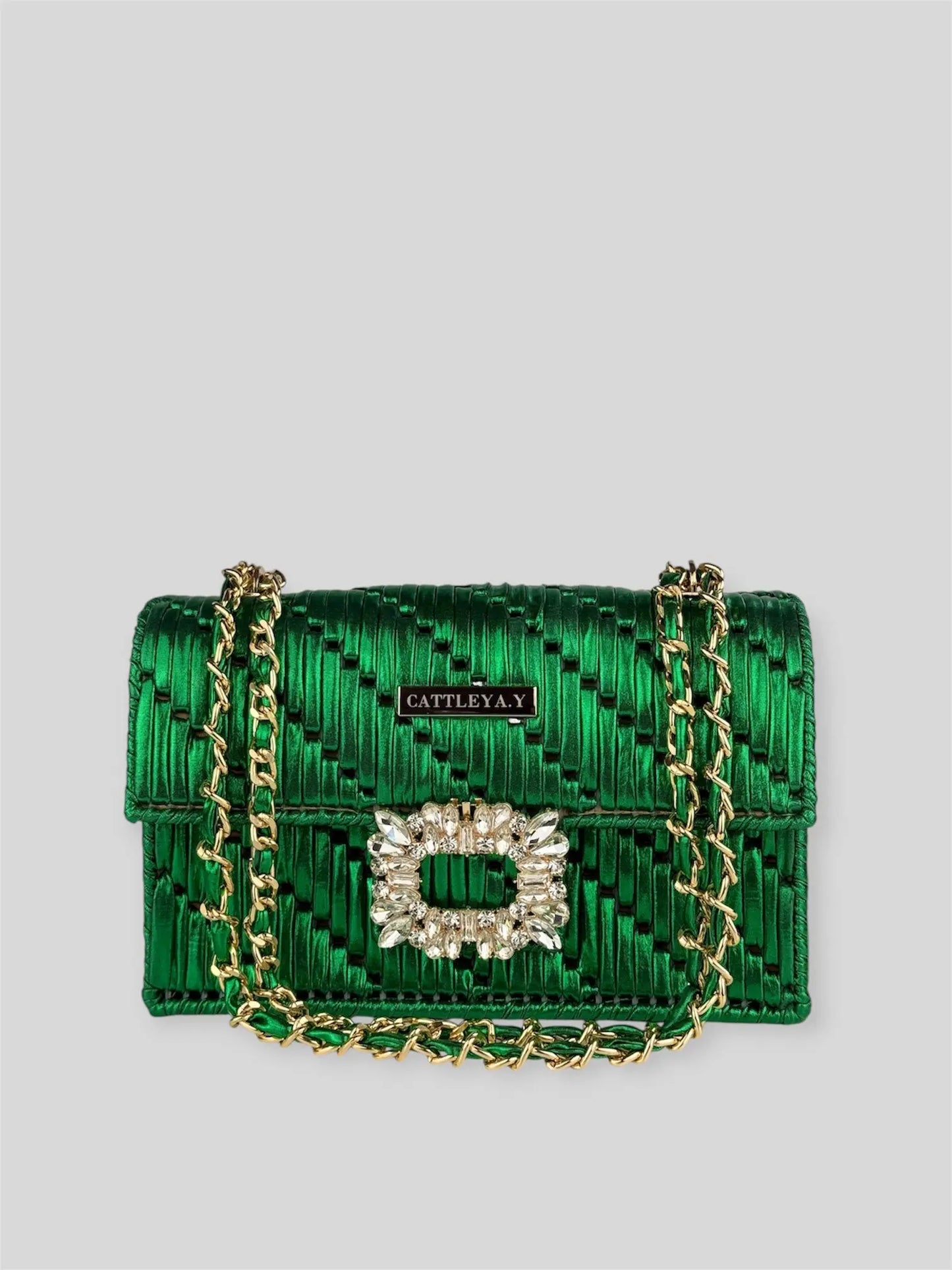 Destiny Emerald is a luxury handmade designer bag by CATTLEYA.Y, inspired by the richness and depth of emerald gemstones. The luminous satin-finish yarn creates a vibrant surface that radiates elegance with every movement.
Destiny Emerald emerald green crystal luxury mini designer bag CATTLEYA.Y