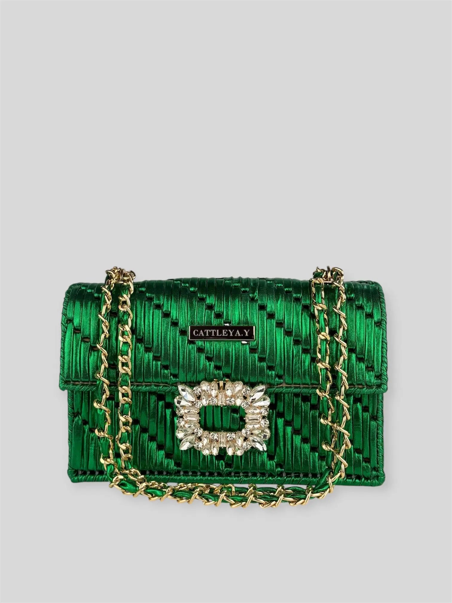 Destiny Emerald is a luxury handmade designer bag by CATTLEYA.Y, inspired by the richness and depth of emerald gemstones. The luminous satin-finish yarn creates a vibrant surface that radiates elegance with every movement.
Destiny Emerald emerald green crystal luxury mini designer bag CATTLEYA.Y