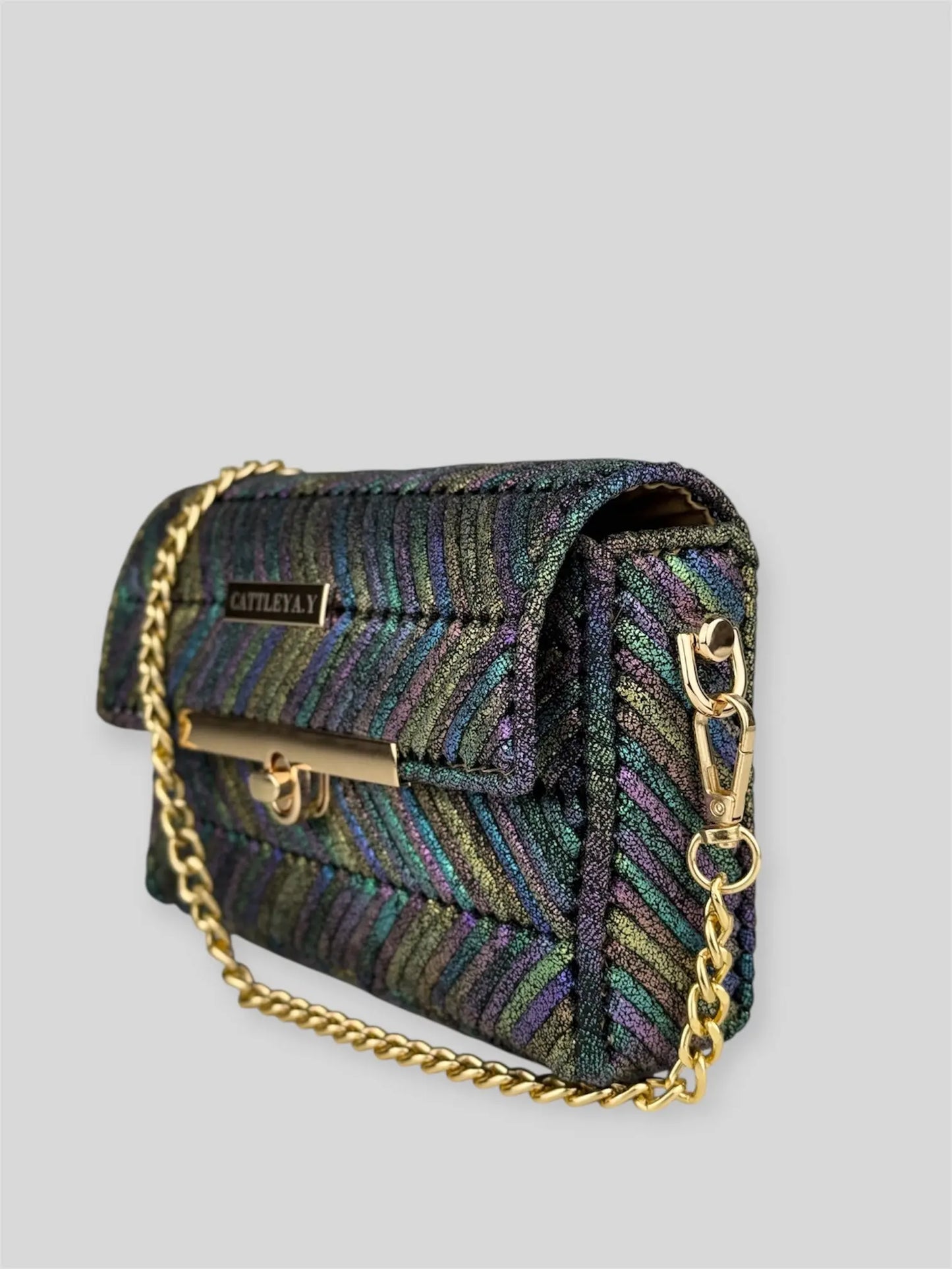 Mermaid Deep Aura is a luxury handmade designer bag by CATTLEYA.Y, inspired by shifting ocean hues and luminous textures. The iridescent multicolor yarn creates a dynamic surface that reflects light from every angle.
Mermaid Deep Aura multicolor geometric evening handbag side view