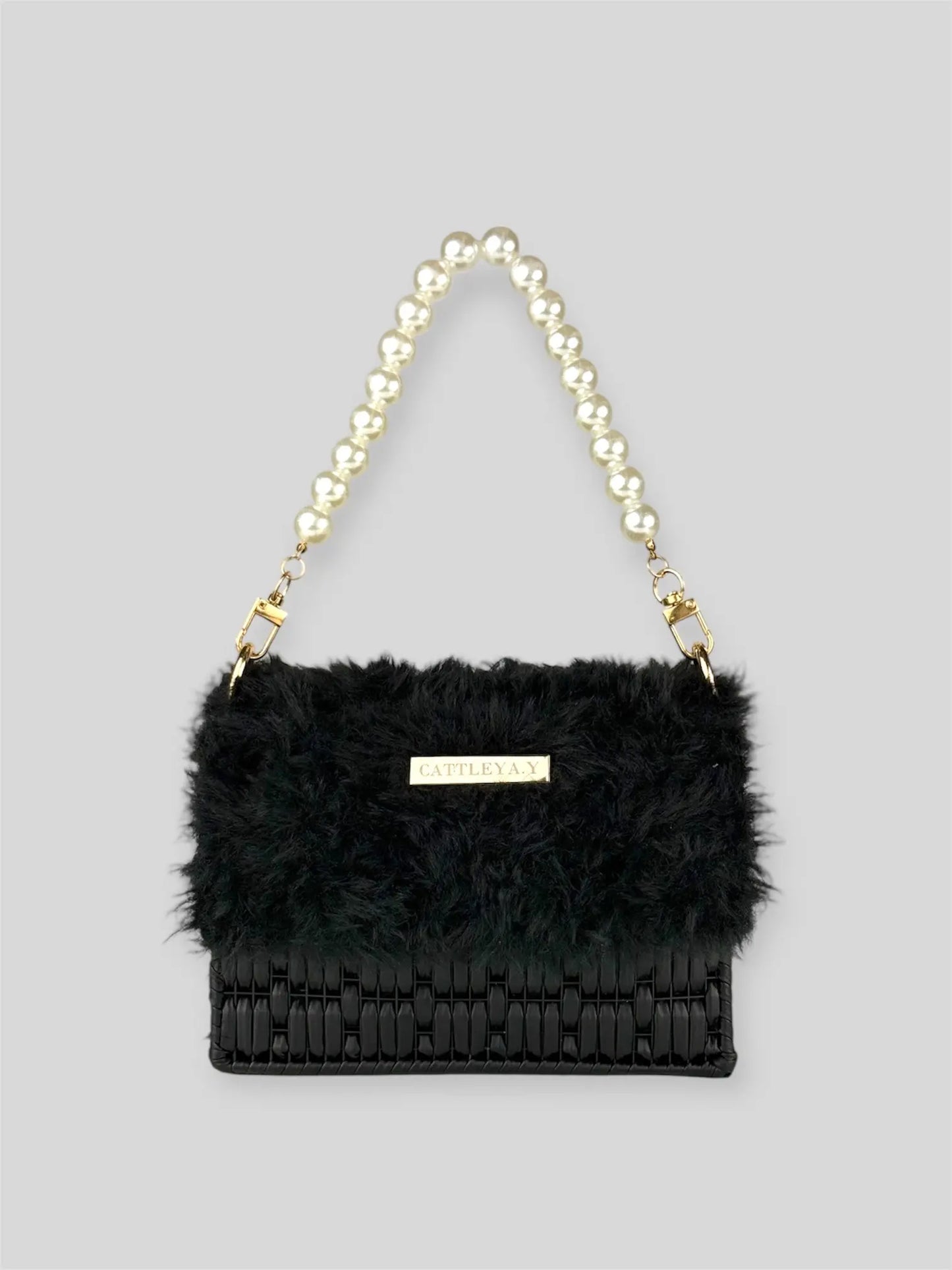 Mini Amber is a evening  luxury handmade mini designer bag by CATTLEYA.Y, created to embody refined glamour. The combination of eco-leather yarn and plush texture gives this piece a soft yet structured presence that stands out effortlessly.
Mini Amber luxury black pearl evening bag CATTLEYA.Y