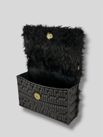 Mini Amber is a evening  luxury handmade mini designer bag by CATTLEYA.Y, created to embody refined glamour. The combination of eco-leather yarn and plush texture gives this piece a soft yet structured presence that stands out effortlessly.
Interior view of Mini Amber luxury evening handbag