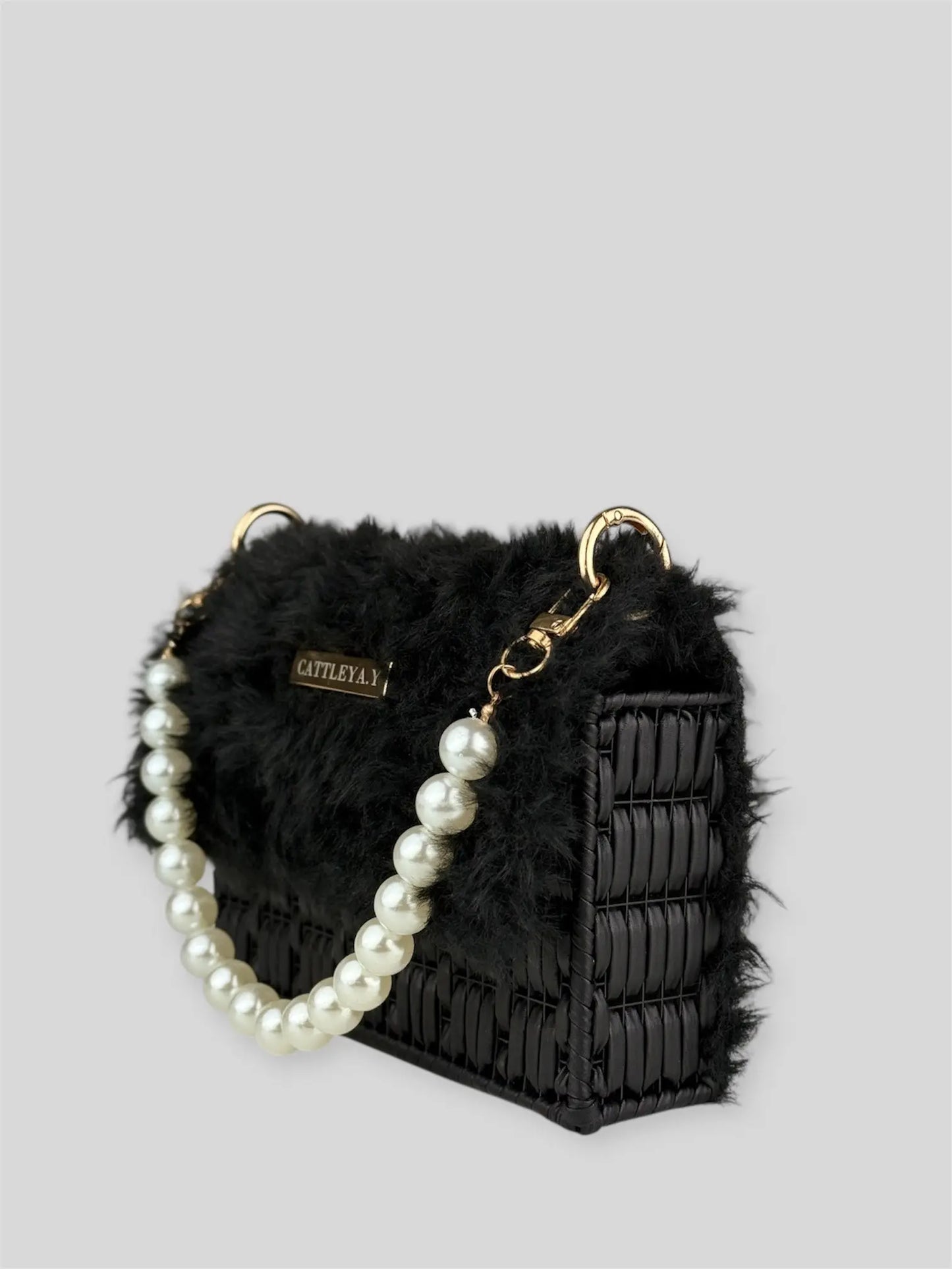 Mini Amber is a evening  luxury handmade mini designer bag by CATTLEYA.Y, created to embody refined glamour. The combination of eco-leather yarn and plush texture gives this piece a soft yet structured presence that stands out effortlessly.
Mini Amber luxury evening handbag side angle
