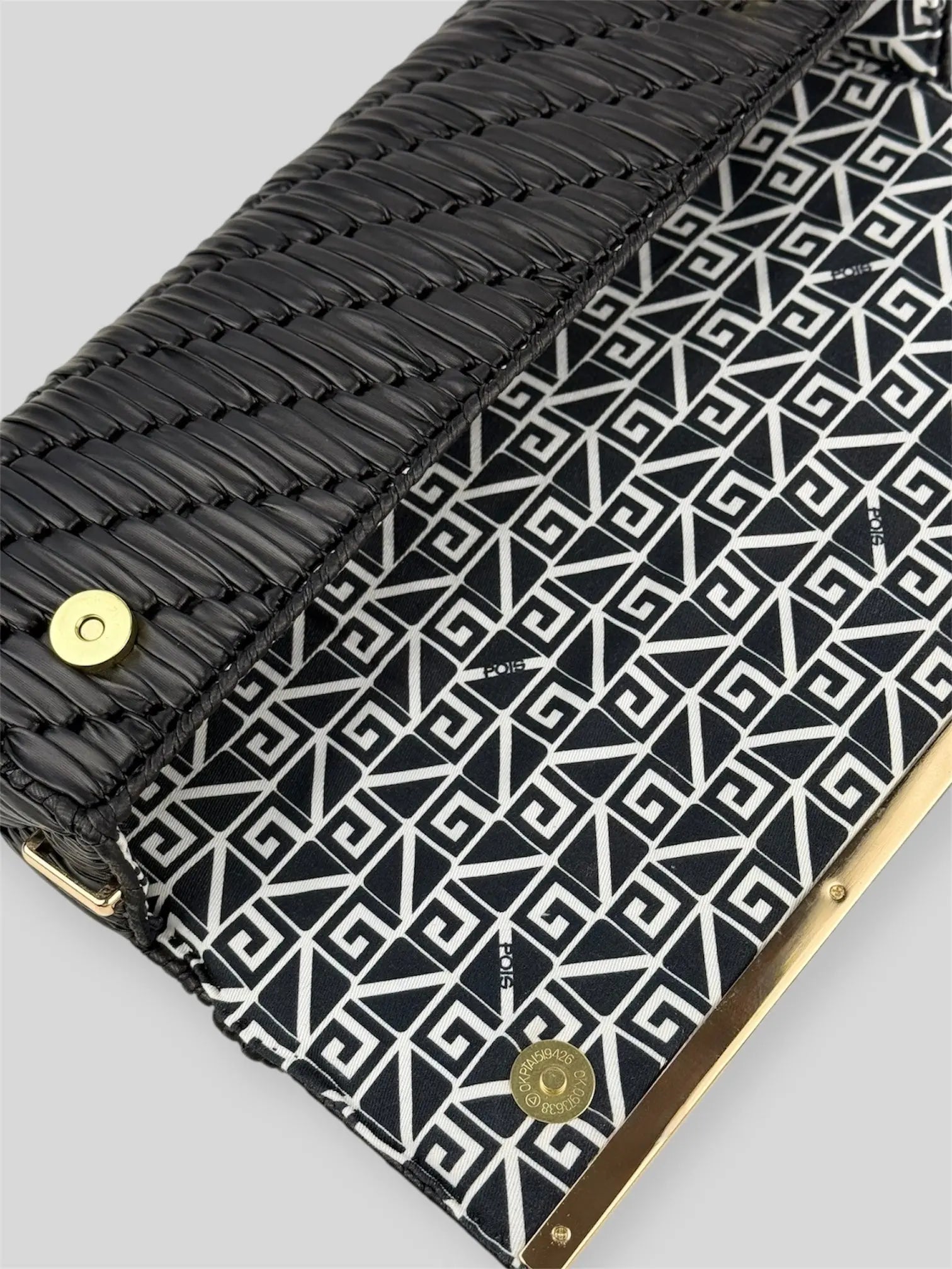 Noir is a luxury handmade designer bag by CATTLEYA.Y, defined by its deep black tone and architectural silhouette. Designed for women who embrace modern minimalism, it delivers powerful elegance with refined restraint.
Geometric patterned lining inside Noir luxury bag