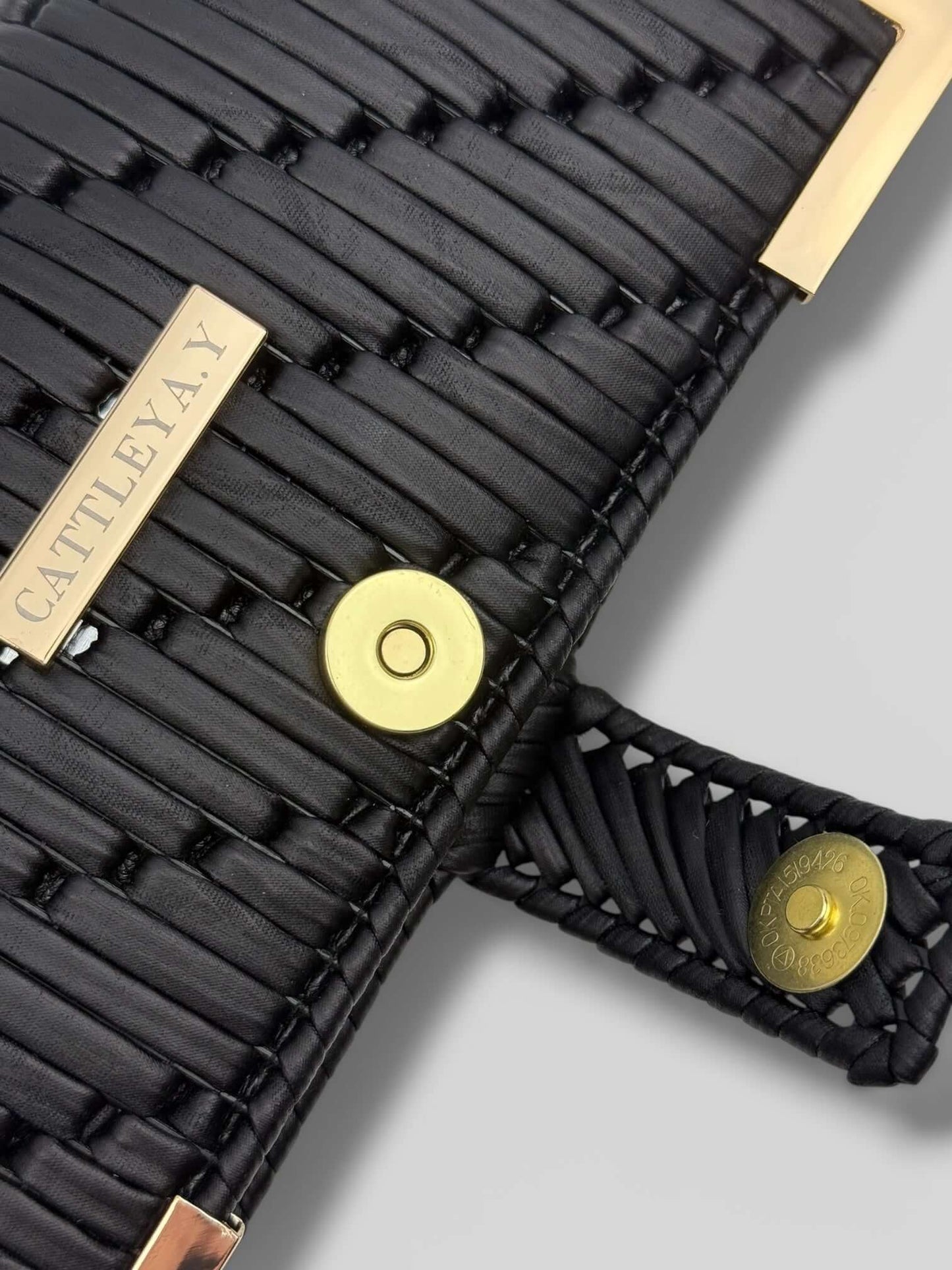 Polly Black Luxury Elegant Designer Wallet is a luxury elegant designer wallet for women created by CATTLEYA.Y.