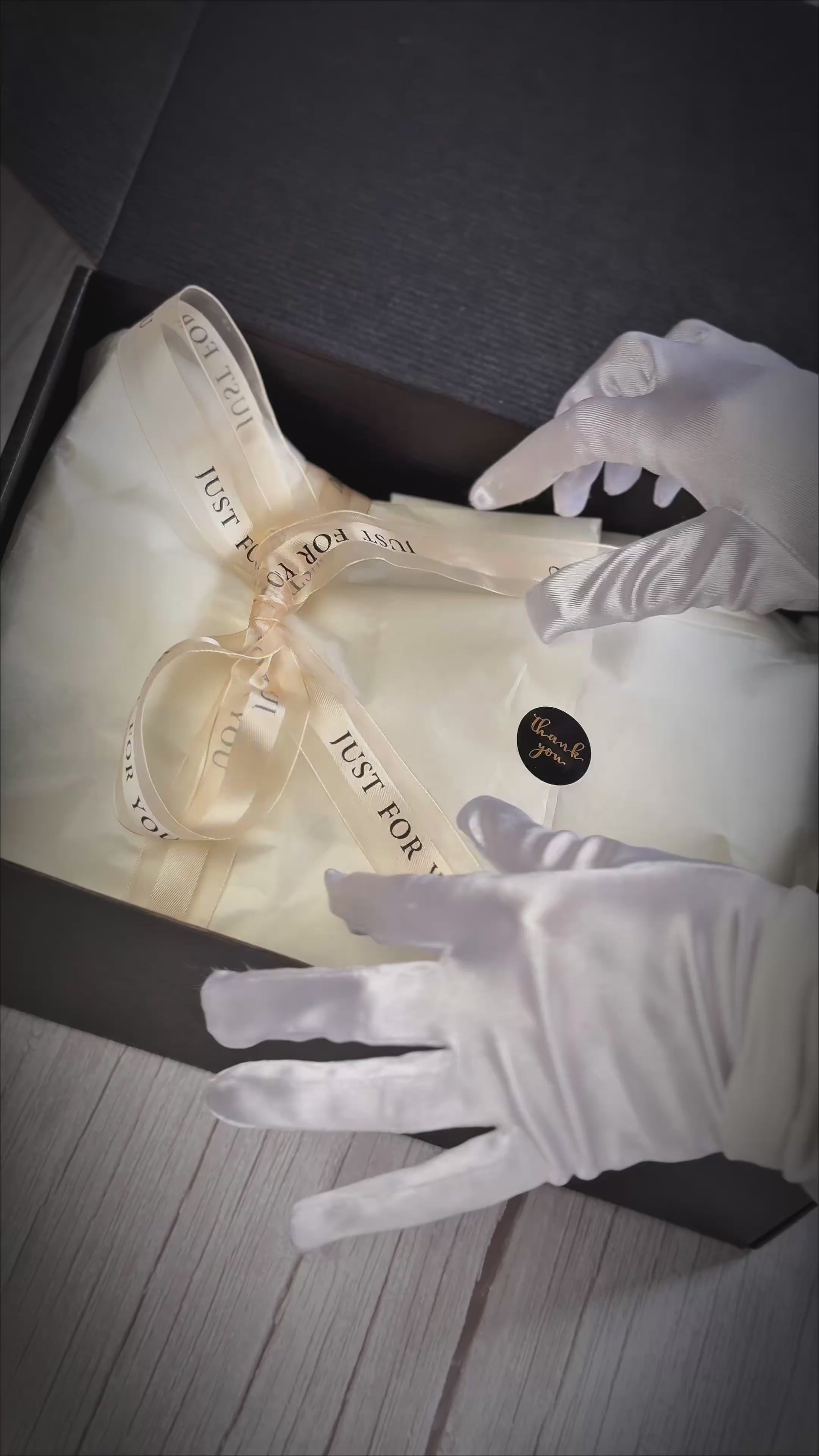 Load video: luxury handmade designer bag preparing for shipping by CATTLEYA.Y
