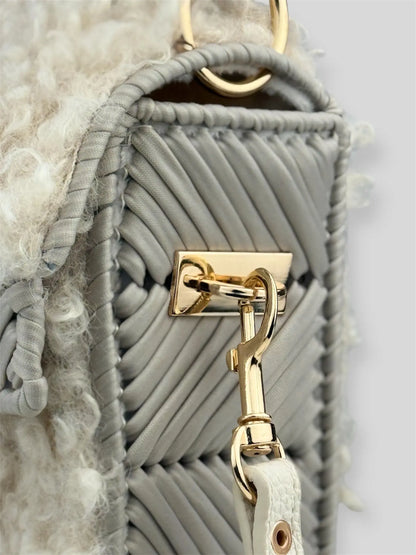 Vivian is a luxury handmade designer bag by CATTLEYA.Y, created for women who appreciate refined winter elegance. The combination of eco-leather yarn and soft bouclé texture creates depth, contrast and sophisticated character.
Bouclé and eco-leather texture detail Vivian handbag