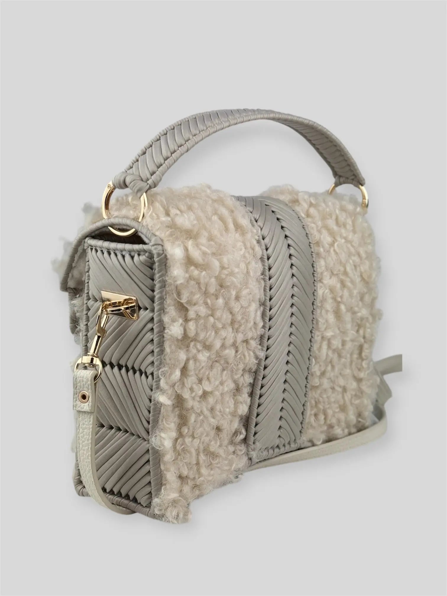 Vivian is a luxury handmade designer bag by CATTLEYA.Y, created for women who appreciate refined winter elegance. The combination of eco-leather yarn and soft bouclé texture creates depth, contrast and sophisticated character.
Vivian winter textured designer bag side view