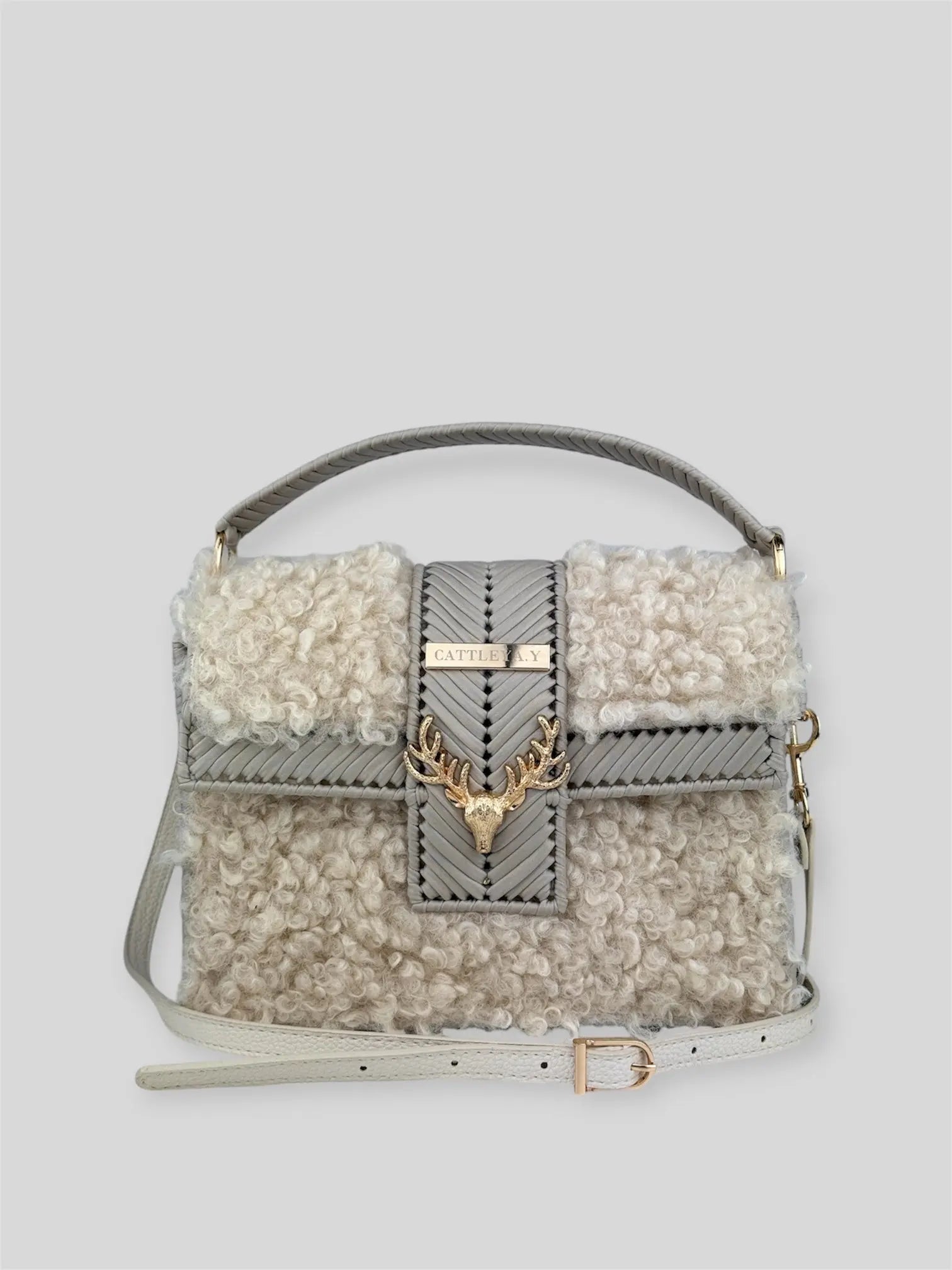Vivian is a luxury handmade designer bag by CATTLEYA.Y, created for women who appreciate refined winter elegance. The combination of eco-leather yarn and soft bouclé texture creates depth, contrast and sophisticated character.
Vivian textured luxury designer handbag CATTLEYA.Y