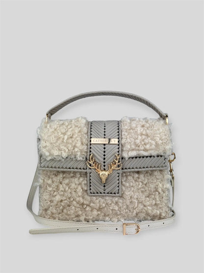 Vivian is a luxury handmade designer bag by CATTLEYA.Y, created for women who appreciate refined winter elegance. The combination of eco-leather yarn and soft bouclé texture creates depth, contrast and sophisticated character.
Vivian textured luxury designer handbag CATTLEYA.Y